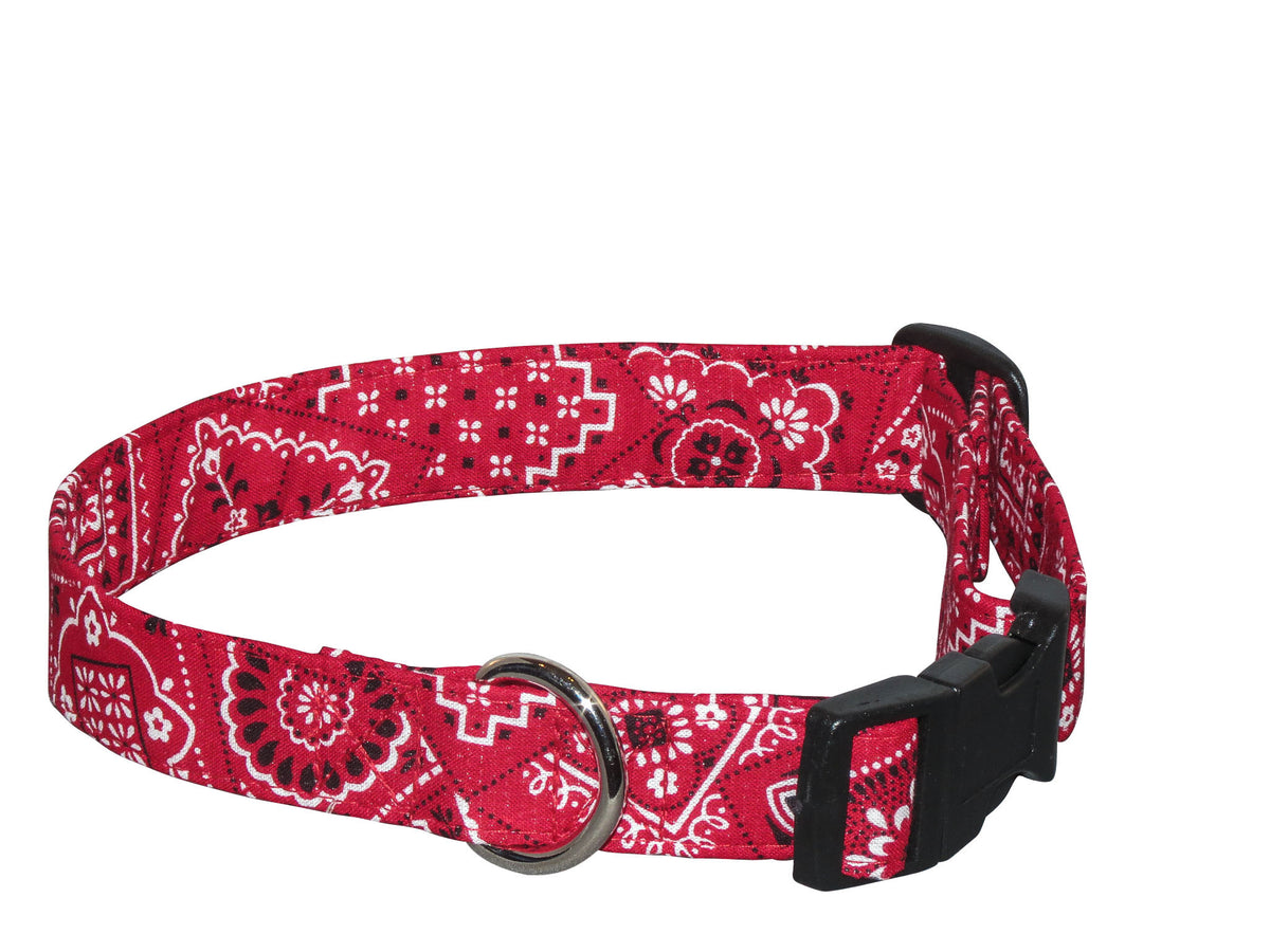 Elmo's Closet rodeo dog collar, red patterned fabric with black buckle and D-ring