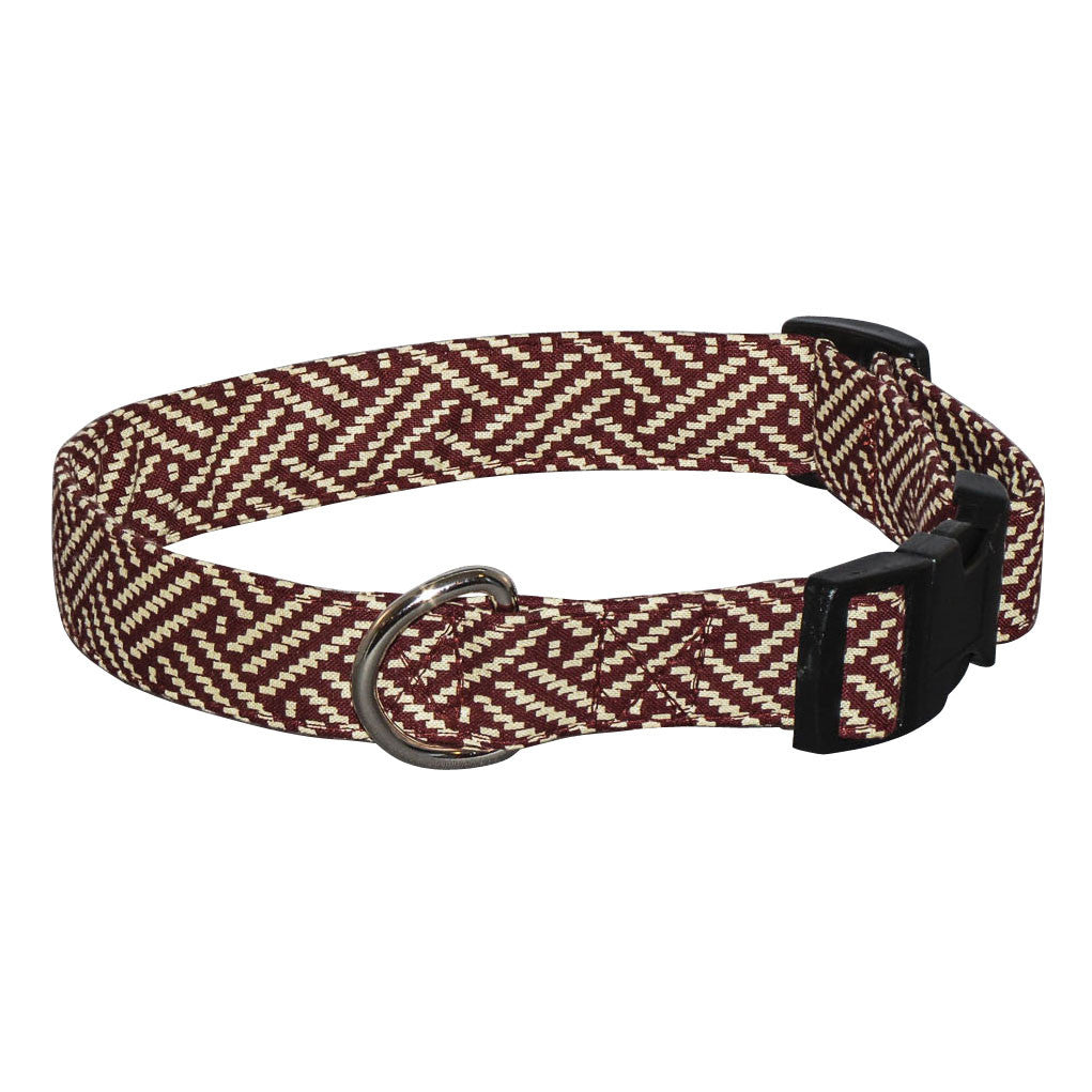 Woven dog collar with chevron pattern, dark brown and burgundy, black buckle and D-ring