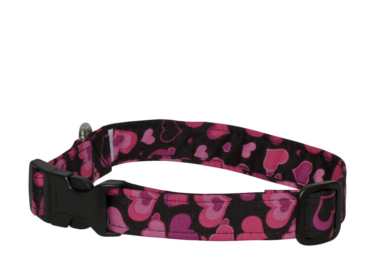 Elmo's Closet Passion dog collar, black with pink heart pattern and buckle