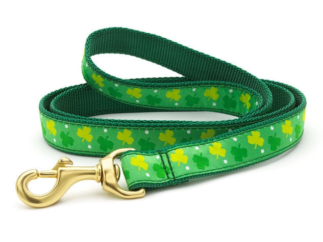 Green shamrock-pattern dog leash with gold metal clasp and D-ring